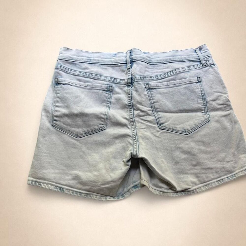 Old Navy Size 8 Light Wash Stretch Denim Boyfriend Shorts Summer Jean Shorts - Picture 3 of 3